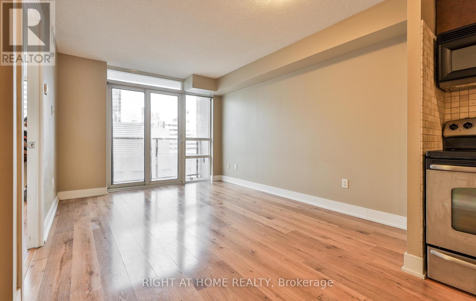 1912 - 20 Blue Jays Way, Toronto, Ontario  M5V 3W6 - Photo 13 - C12889262