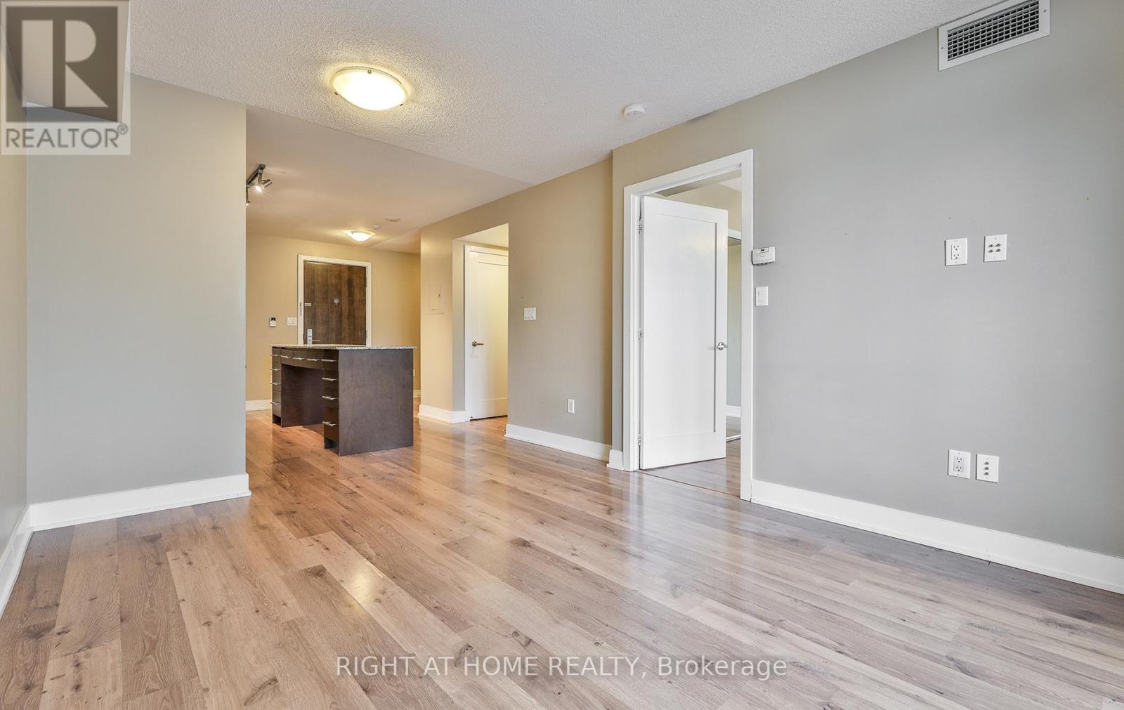 1912 - 20 Blue Jays Way, Toronto, Ontario  M5V 3W6 - Photo 15 - C12889262