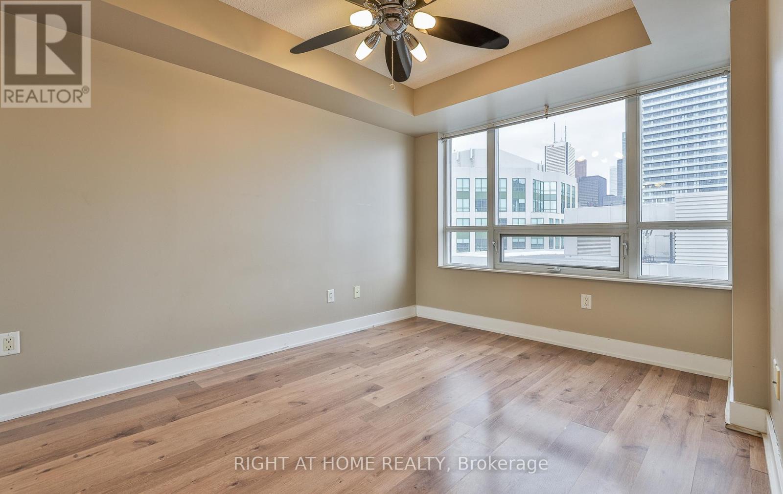 1912 - 20 Blue Jays Way, Toronto, Ontario  M5V 3W6 - Photo 18 - C12889262