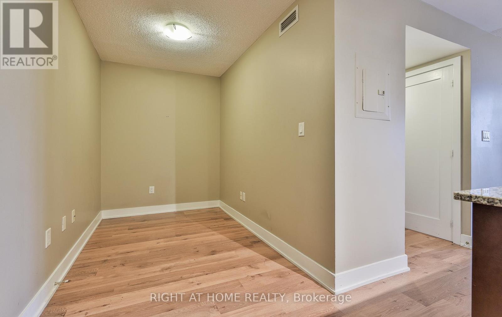 1912 - 20 Blue Jays Way, Toronto, Ontario  M5V 3W6 - Photo 2 - C12889262