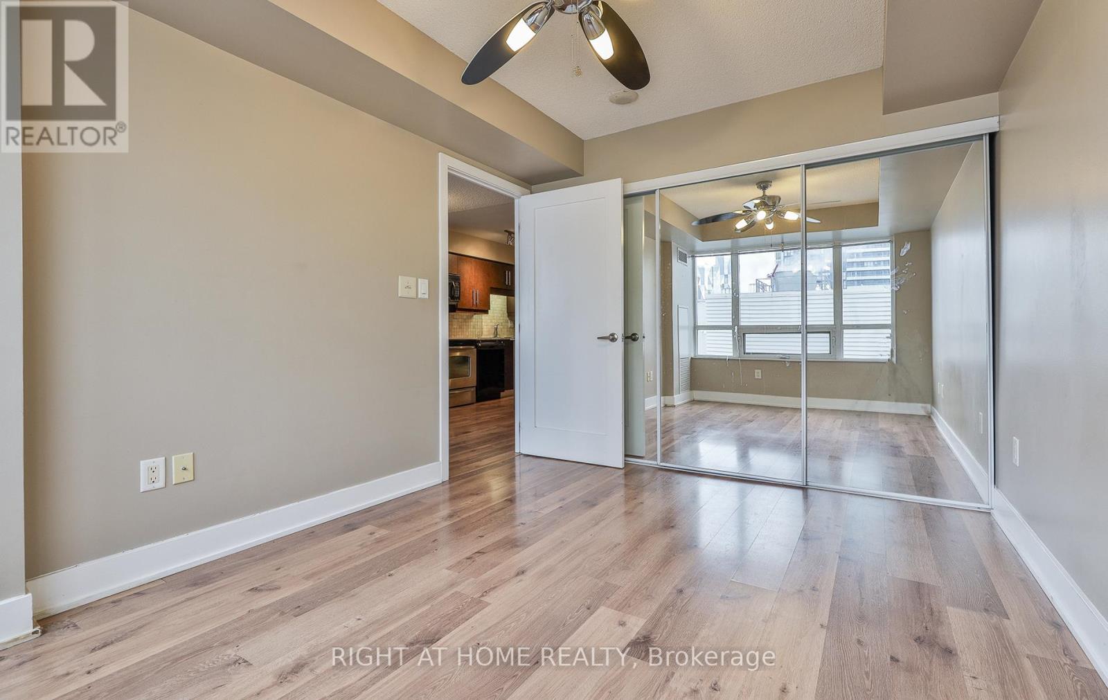 1912 - 20 Blue Jays Way, Toronto, Ontario  M5V 3W6 - Photo 20 - C12889262