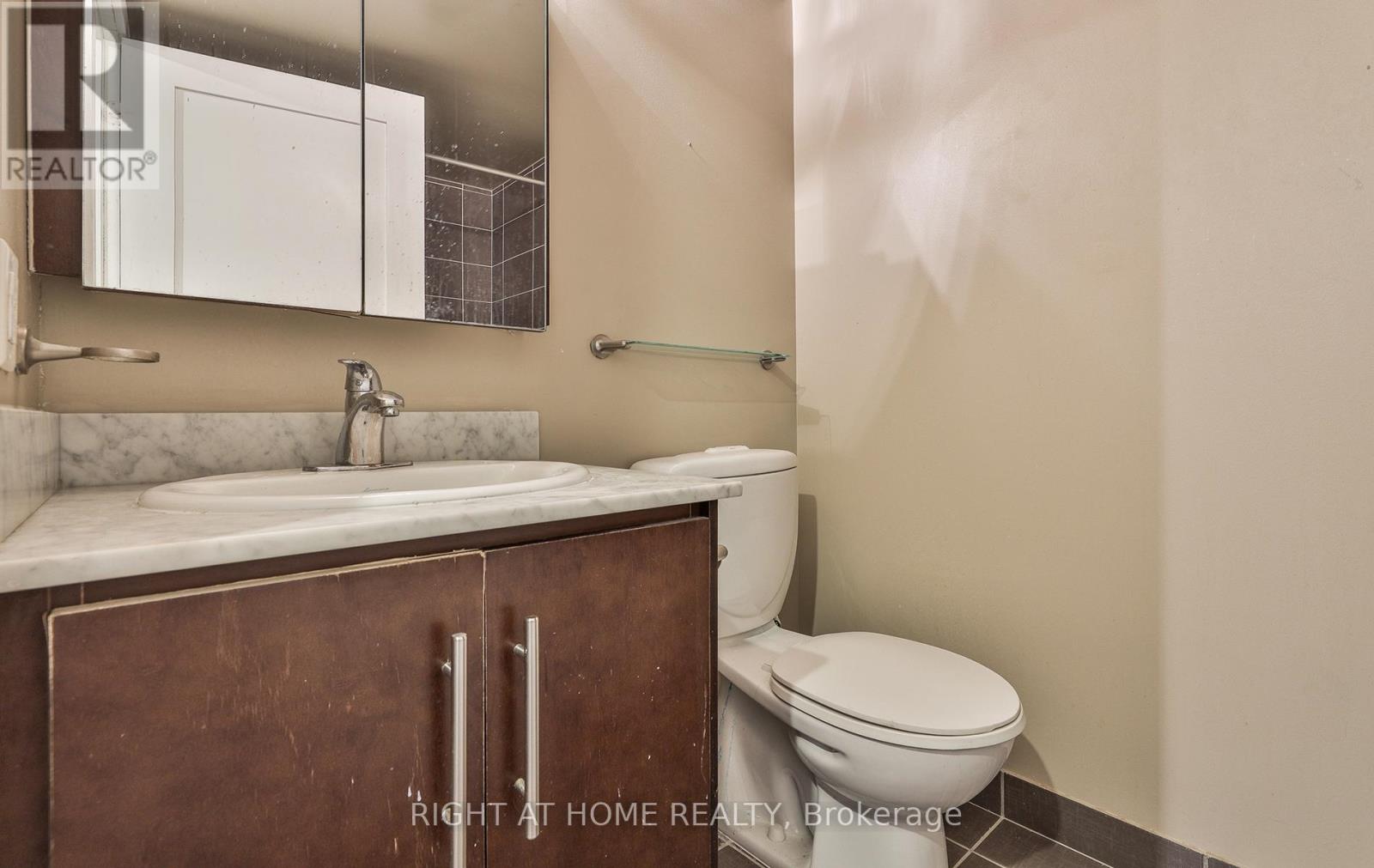 1912 - 20 Blue Jays Way, Toronto, Ontario  M5V 3W6 - Photo 22 - C12889262