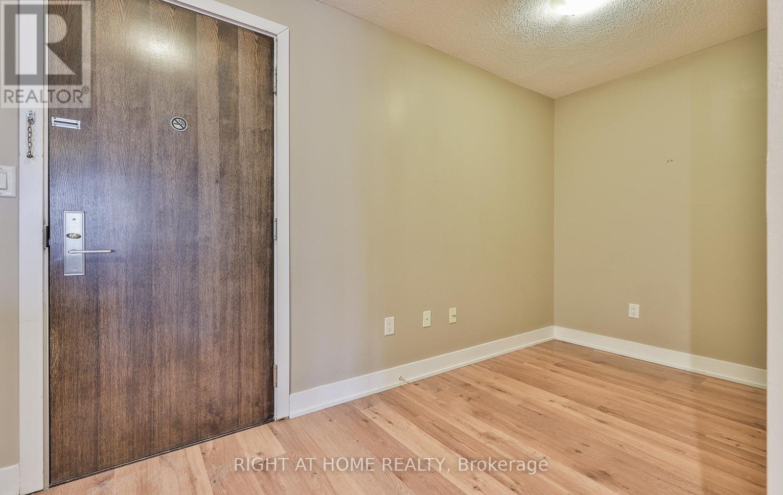 1912 - 20 Blue Jays Way, Toronto, Ontario  M5V 3W6 - Photo 3 - C12889262