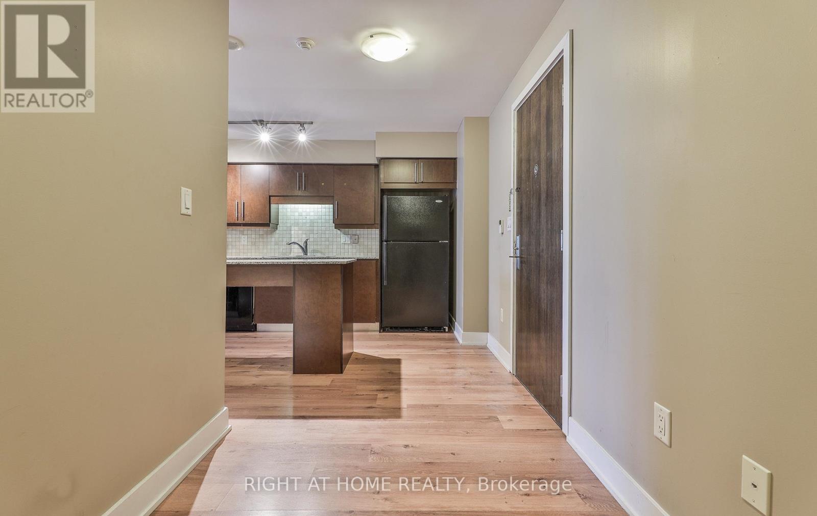 1912 - 20 Blue Jays Way, Toronto, Ontario  M5V 3W6 - Photo 4 - C12889262