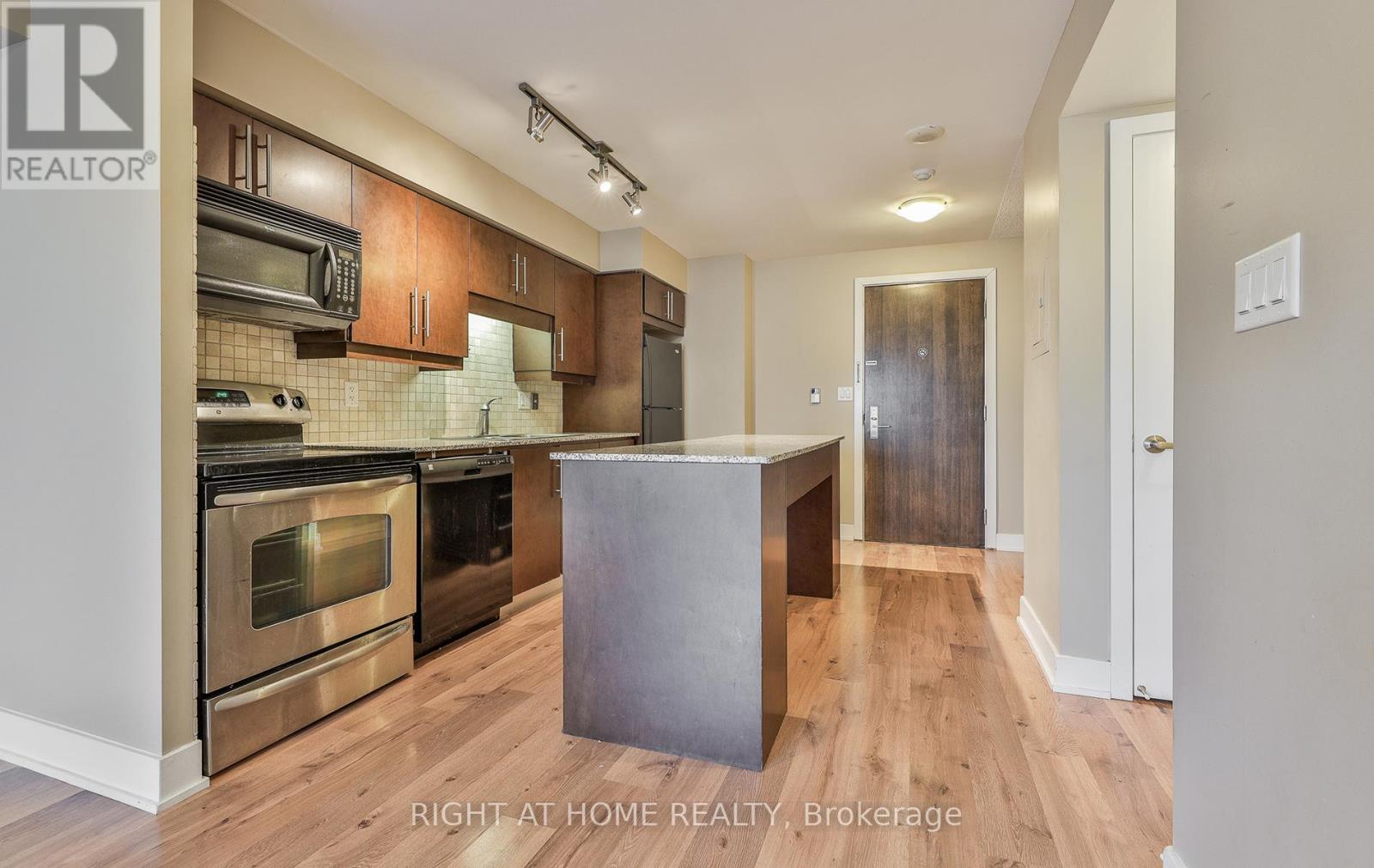 1912 - 20 Blue Jays Way, Toronto, Ontario  M5V 3W6 - Photo 5 - C12889262