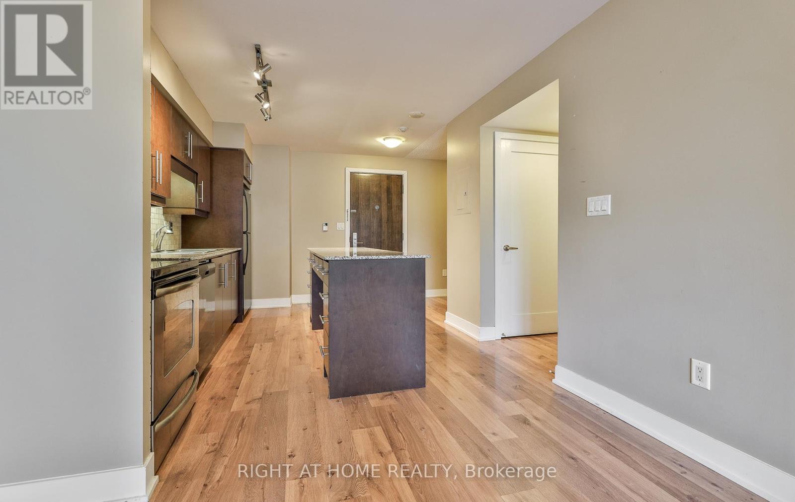 1912 - 20 Blue Jays Way, Toronto, Ontario  M5V 3W6 - Photo 6 - C12889262