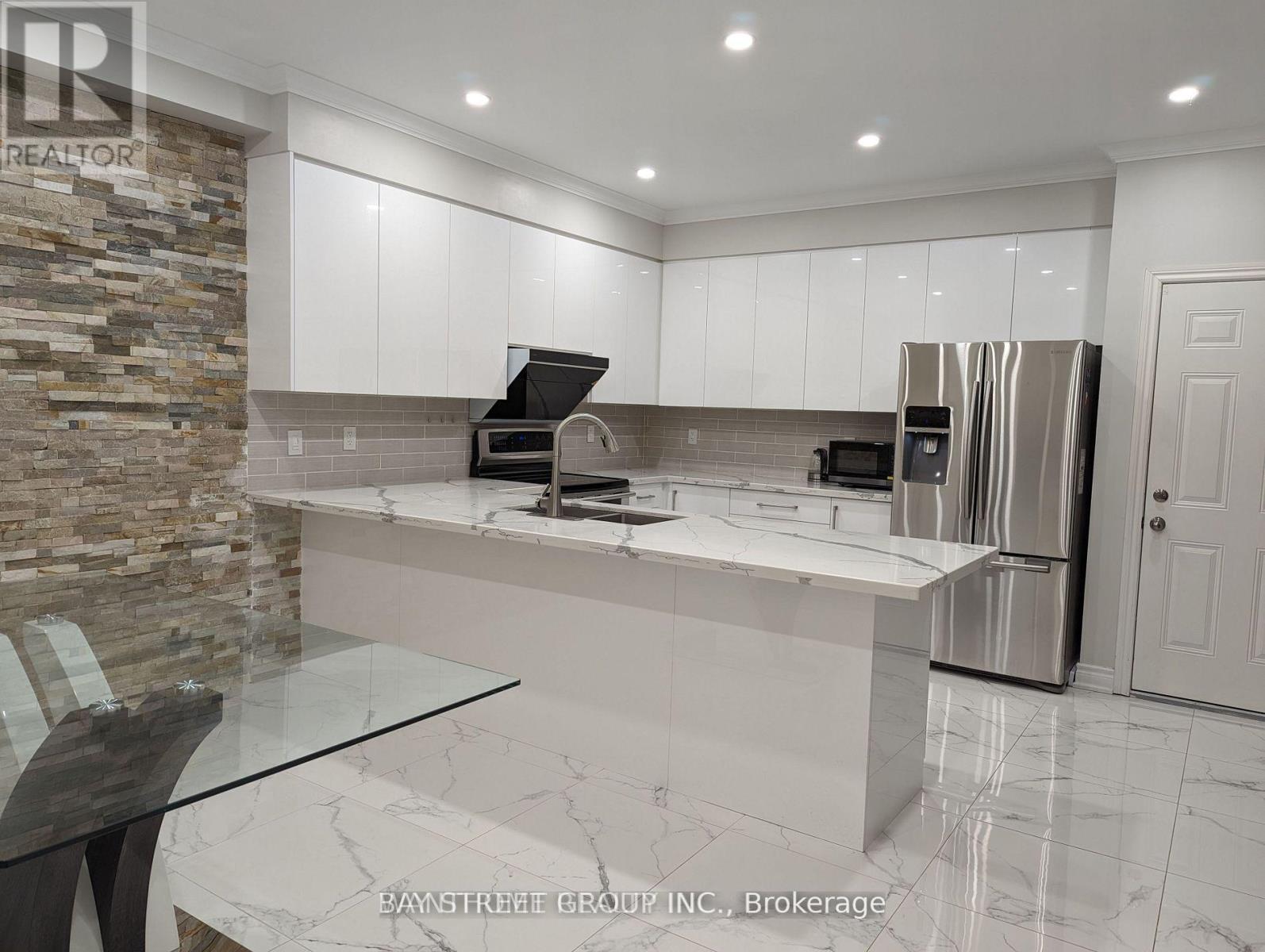 35 Everett Street, Markham, Ontario  L6E 0H6 - Photo 4 - N12889236