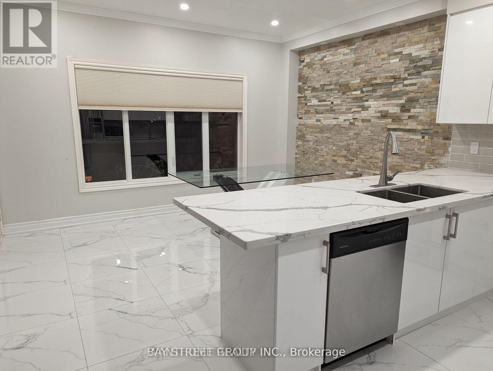 35 Everett Street, Markham, Ontario  L6E 0H6 - Photo 5 - N12889236