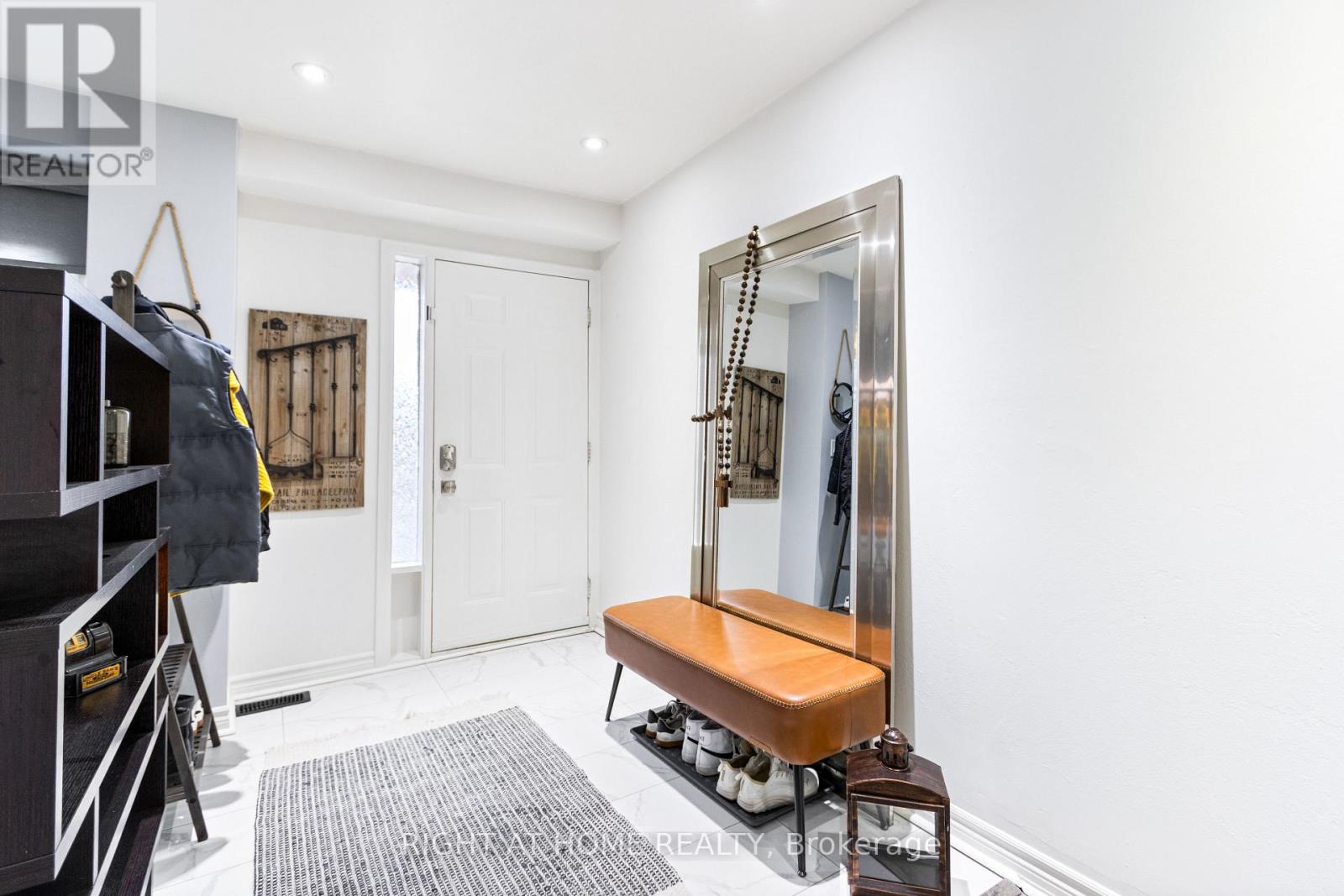 117 - 219 Milestone Crescent, Aurora, Ontario  L4G 3M2 - Photo 8 - N12889282