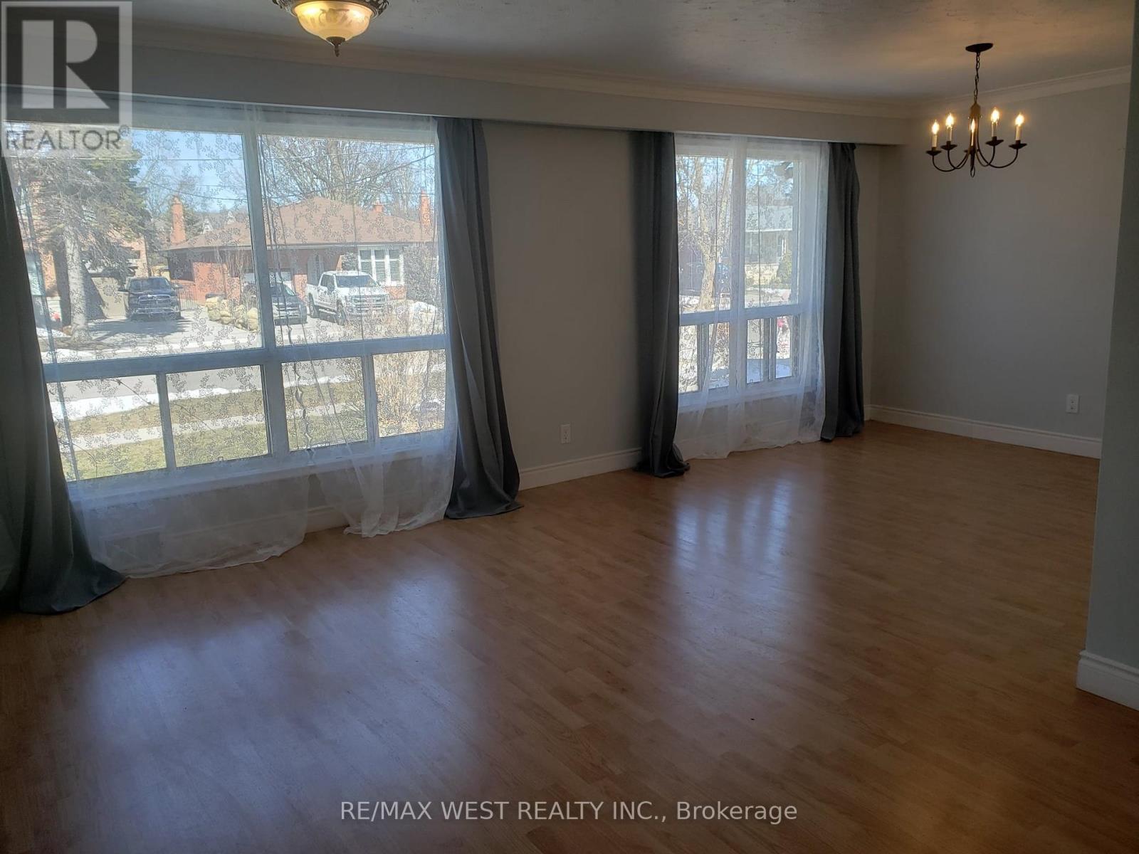 Main Fl - 15 Hamlyn Crescent, Toronto (Islington-City Centre West), Ontario  M9B 1Y9 - Photo 10 - W12889136