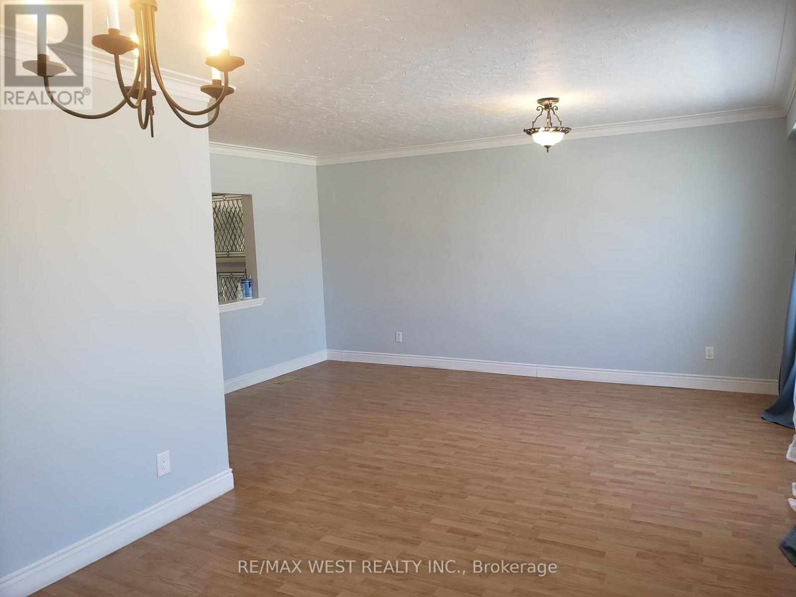 Main Fl - 15 Hamlyn Crescent, Toronto (Islington-City Centre West), Ontario  M9B 1Y9 - Photo 11 - W12889136