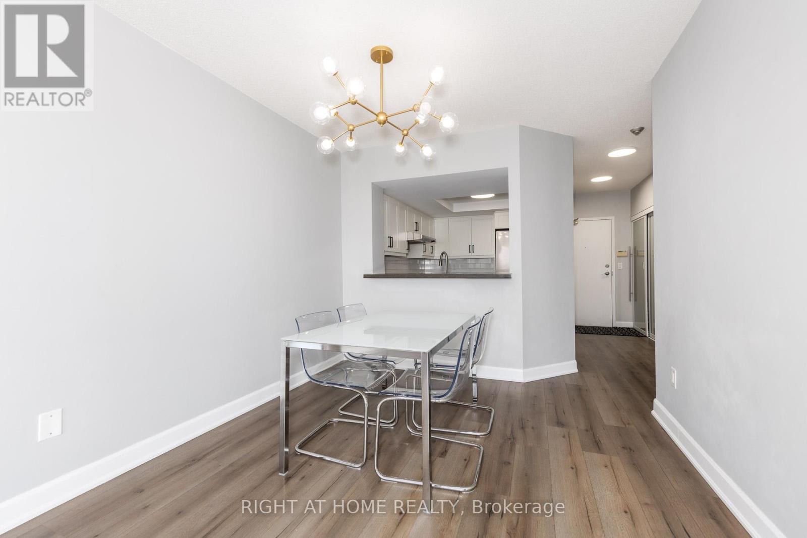 Ph104 - 335 Webb Drive, Mississauga, Ontario  L5B 4A1 - Photo 11 - W12889214