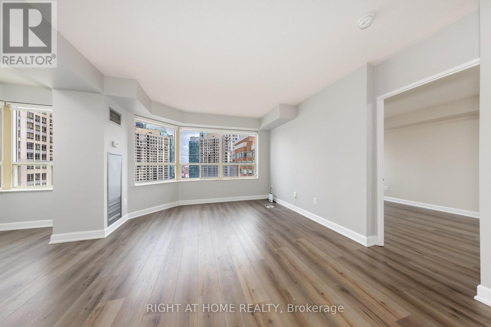 Ph104 - 335 Webb Drive, Mississauga, Ontario  L5B 4A1 - Photo 13 - W12889214