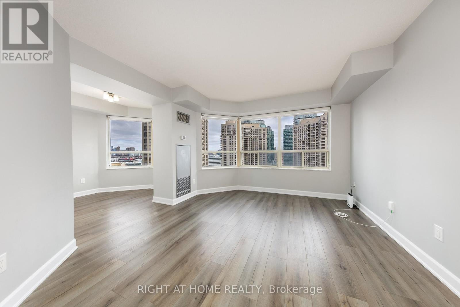 Ph104 - 335 Webb Drive, Mississauga, Ontario  L5B 4A1 - Photo 14 - W12889214