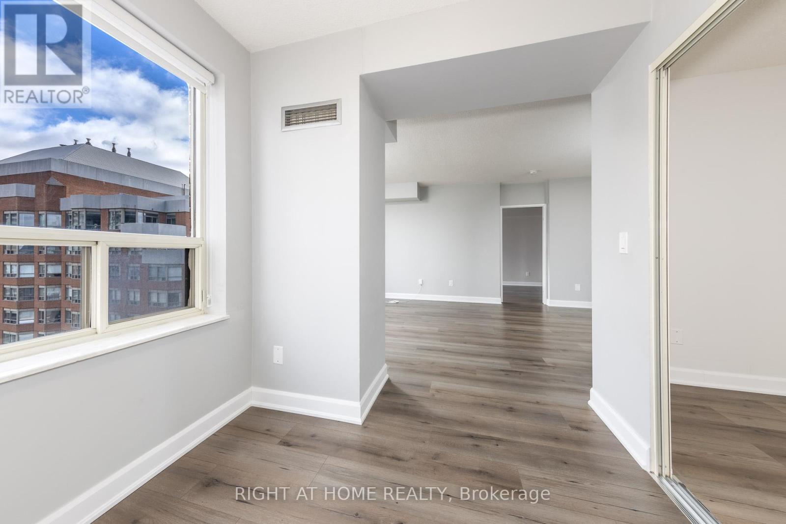 Ph104 - 335 Webb Drive, Mississauga, Ontario  L5B 4A1 - Photo 17 - W12889214