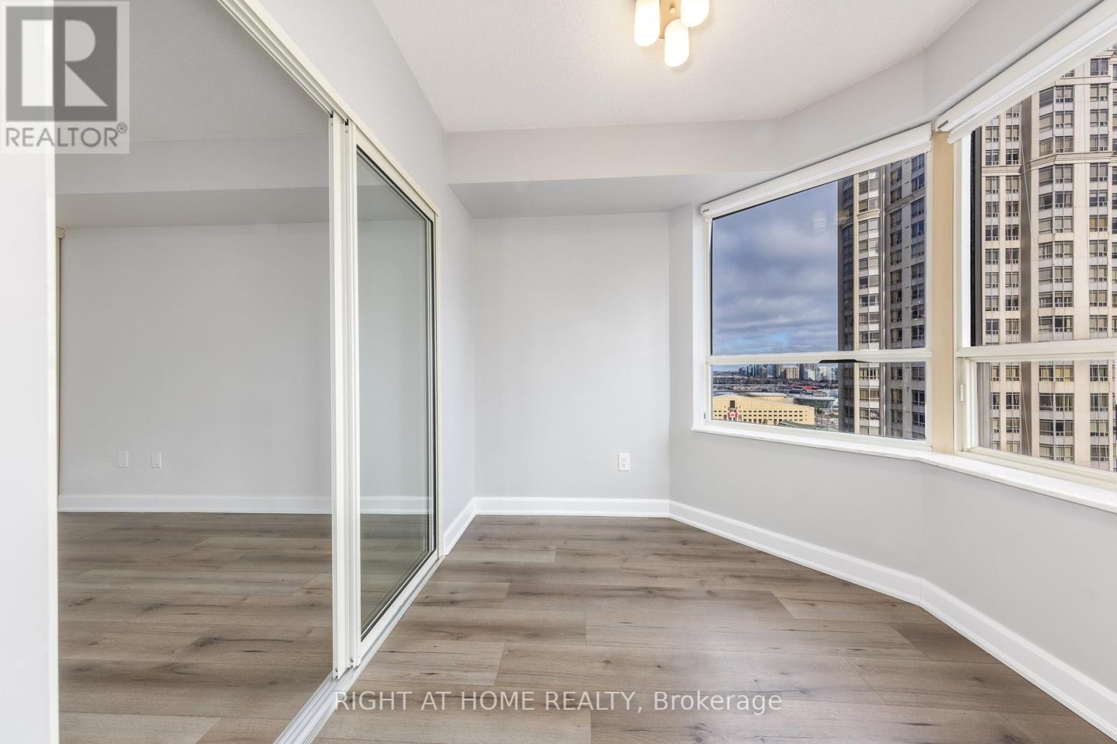 Ph104 - 335 Webb Drive, Mississauga, Ontario  L5B 4A1 - Photo 19 - W12889214