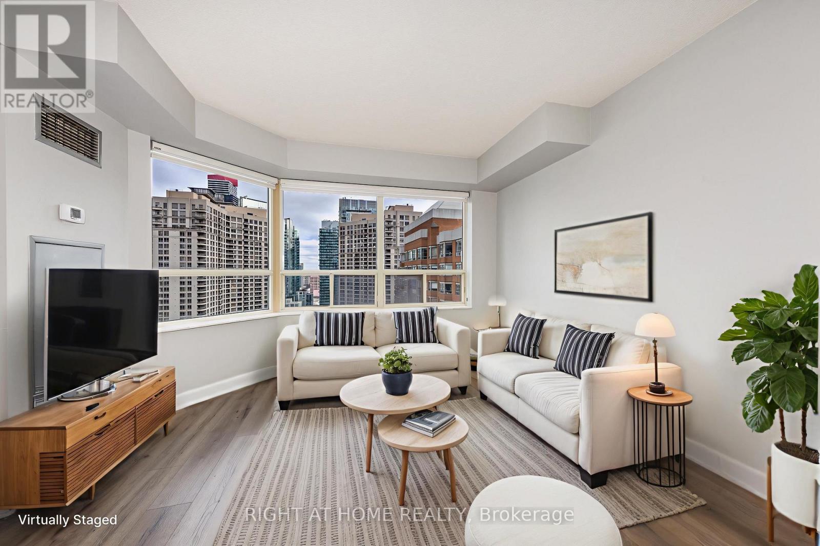 Ph104 - 335 Webb Drive, Mississauga, Ontario  L5B 4A1 - Photo 2 - W12889214