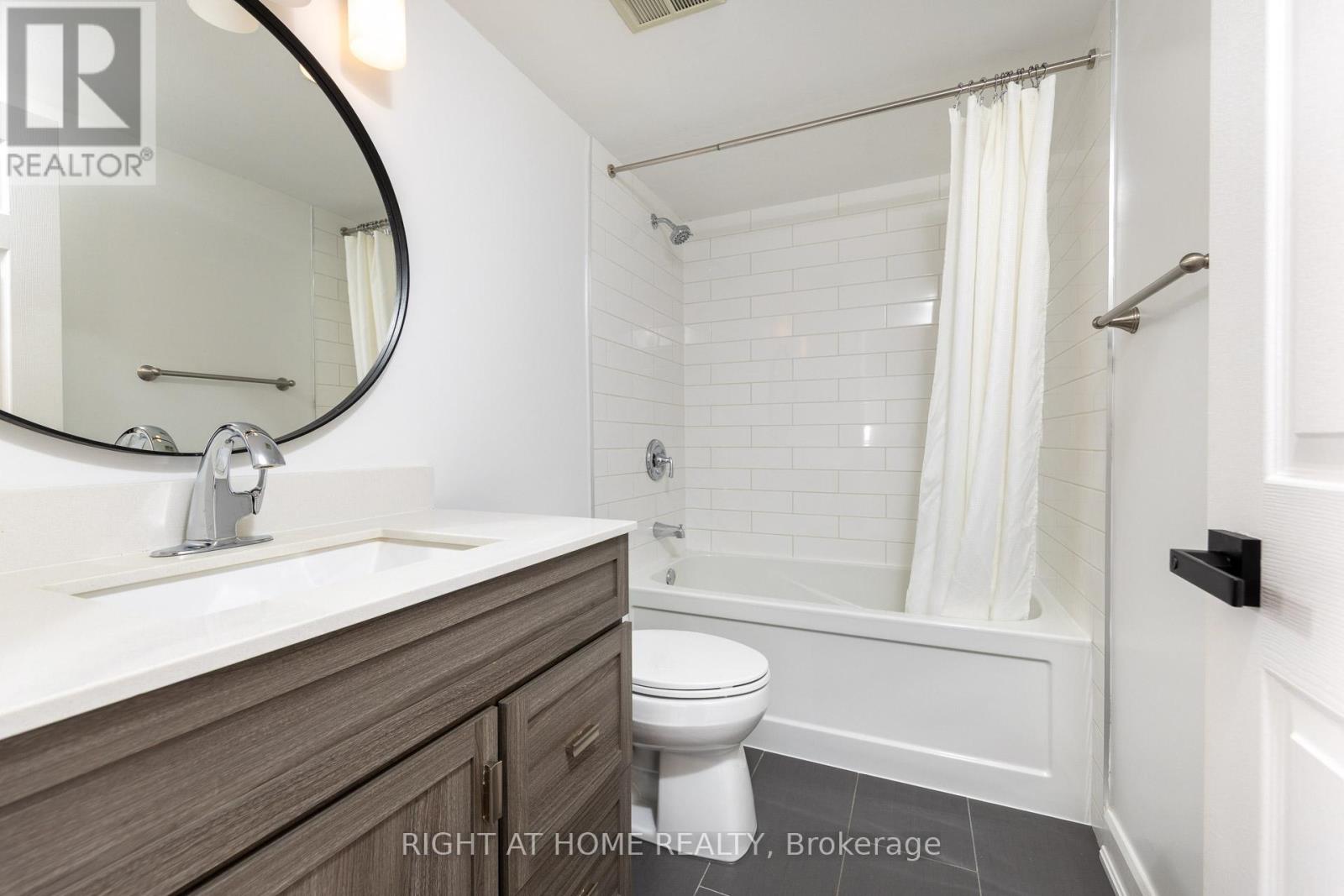 Ph104 - 335 Webb Drive, Mississauga, Ontario  L5B 4A1 - Photo 24 - W12889214