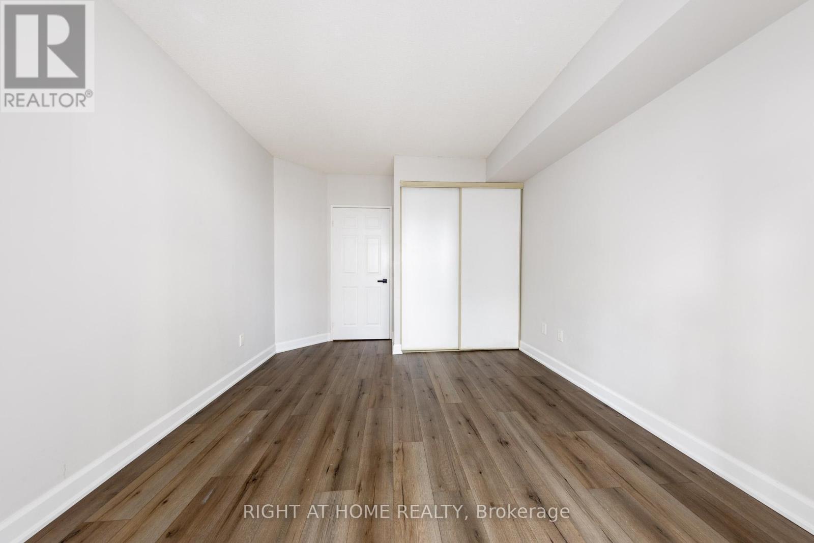 Ph104 - 335 Webb Drive, Mississauga, Ontario  L5B 4A1 - Photo 26 - W12889214