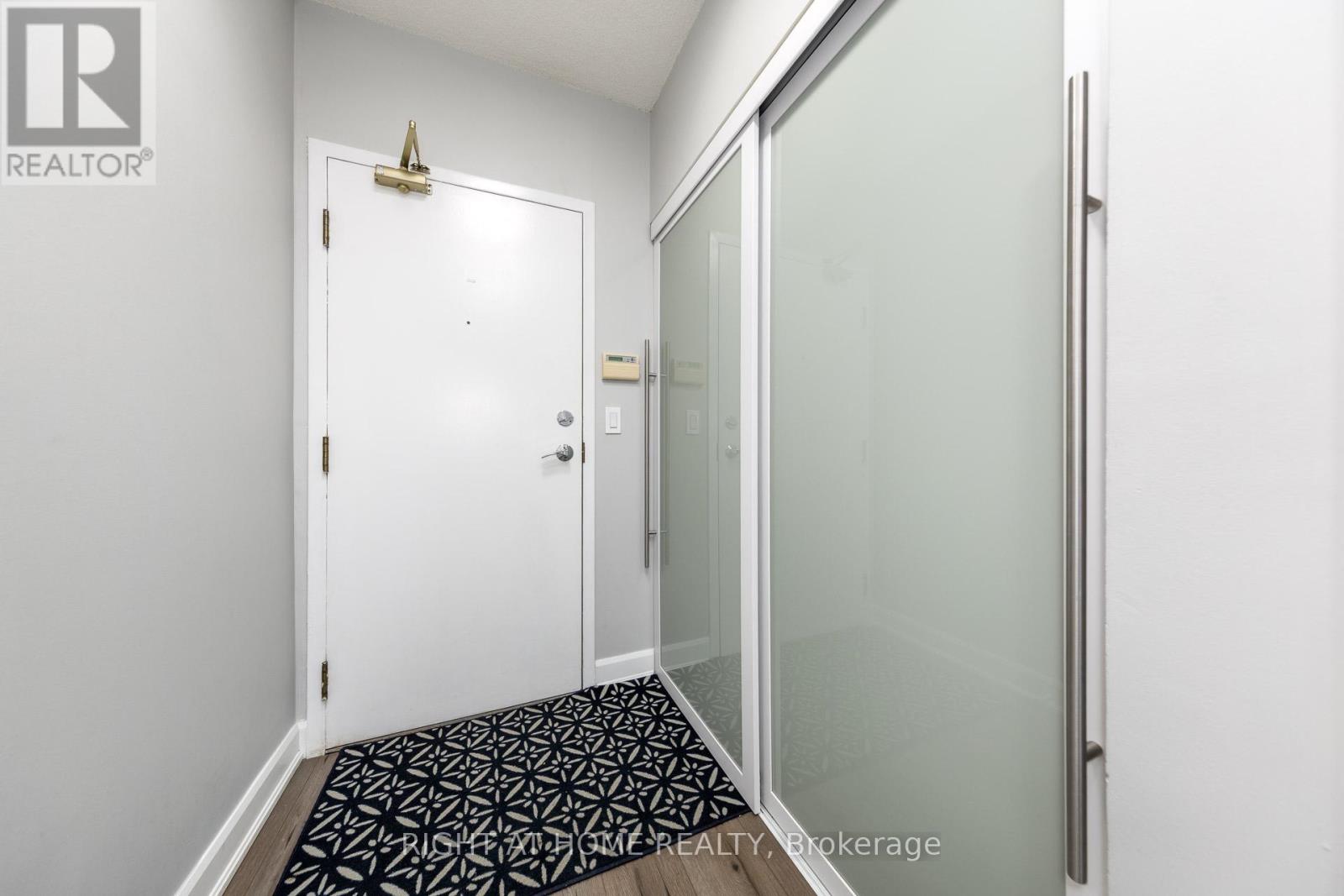 Ph104 - 335 Webb Drive, Mississauga, Ontario  L5B 4A1 - Photo 6 - W12889214