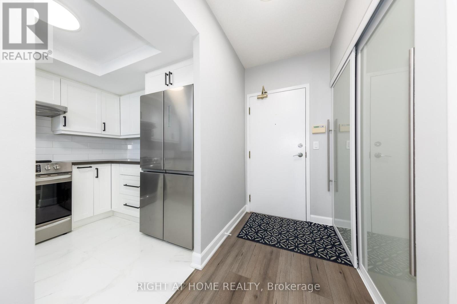 Ph104 - 335 Webb Drive, Mississauga, Ontario  L5B 4A1 - Photo 7 - W12889214