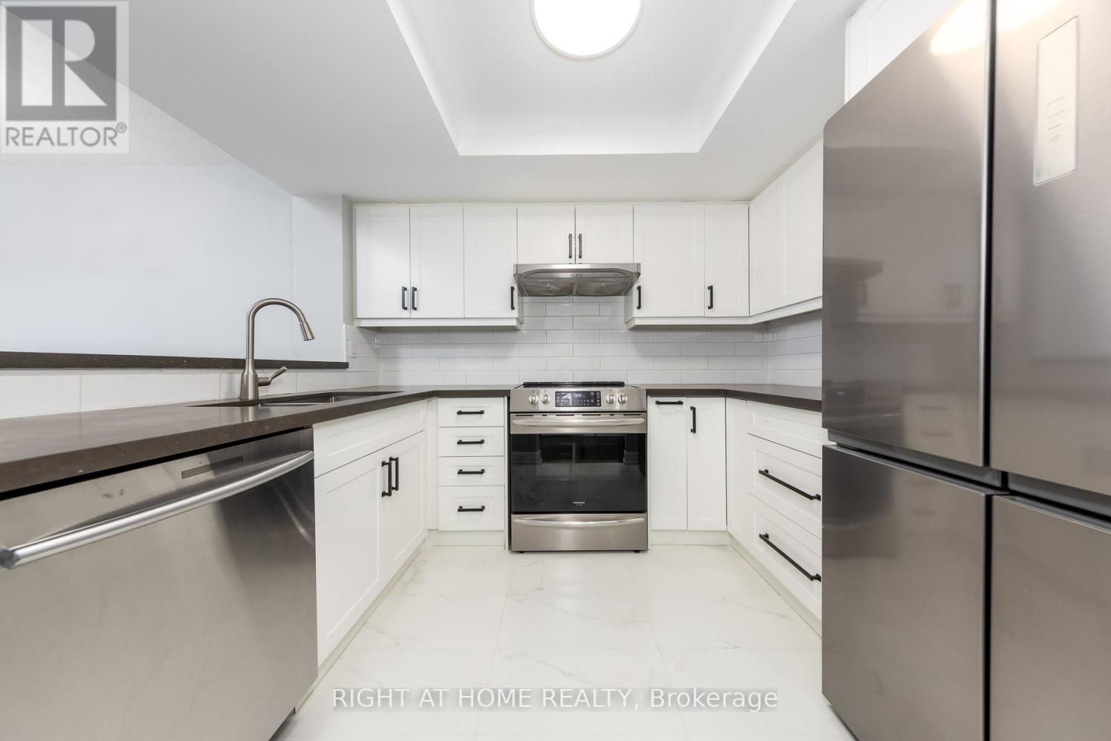 Ph104 - 335 Webb Drive, Mississauga, Ontario  L5B 4A1 - Photo 8 - W12889214