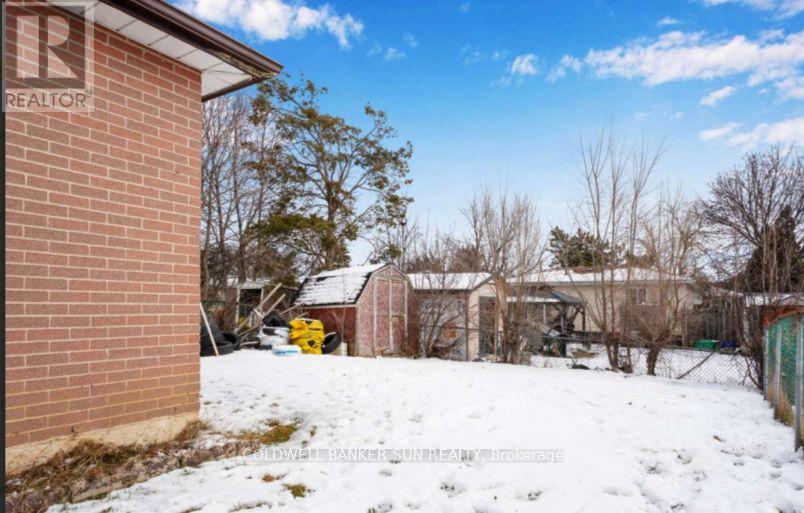 46 Flamingo Crescent, Brampton, Ontario  L6T 2G5 - Photo 9 - W12889228