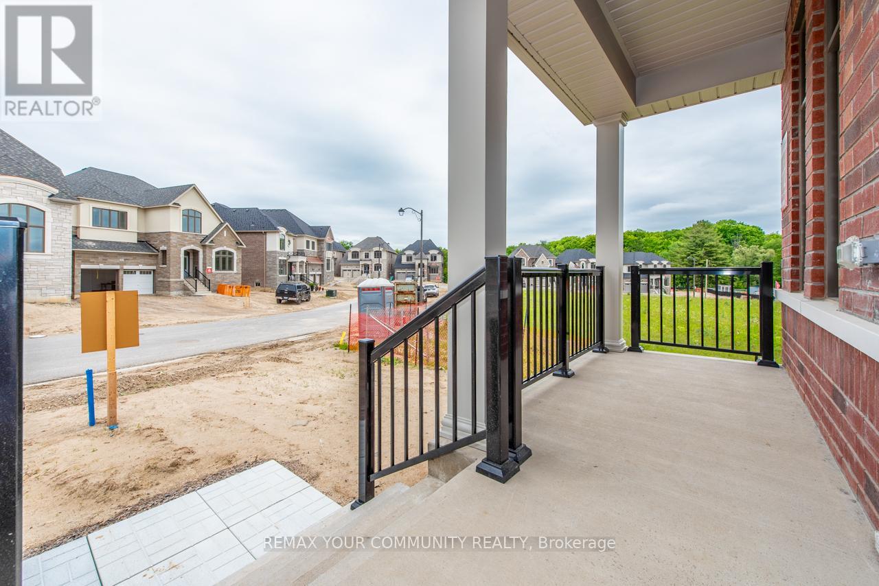 110 James Walker Avenue, Caledon, Ontario  L7C 4N1 - Photo 4 - W12889238