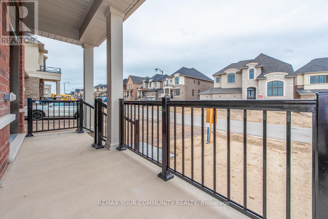 110 James Walker Avenue, Caledon, Ontario  L7C 4N1 - Photo 5 - W12889238