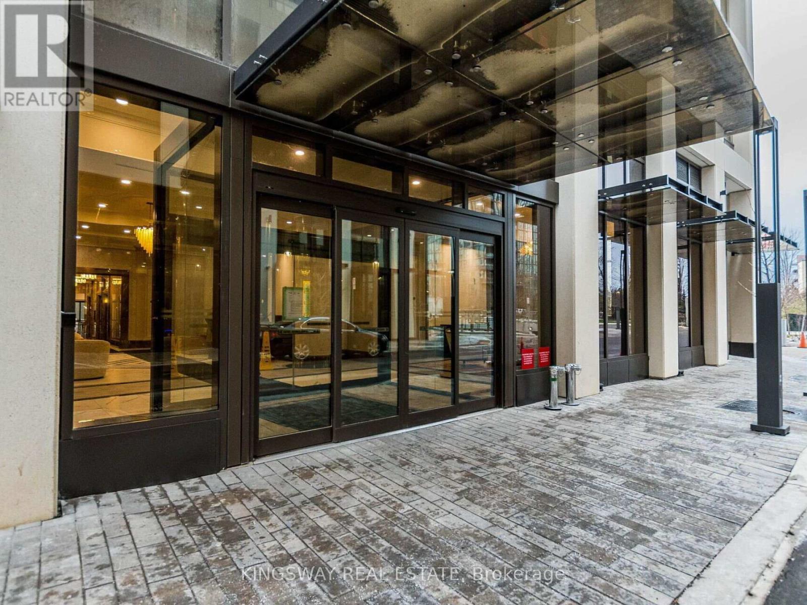 2105 - 30 Elm Drive, Mississauga, Ontario  L5B 0N3 - Photo 2 - W12889242