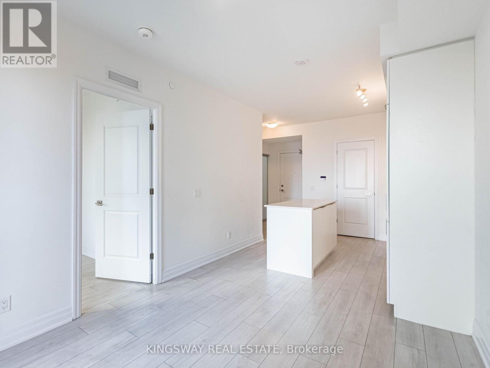 2105 - 30 Elm Drive, Mississauga, Ontario  L5B 0N3 - Photo 22 - W12889242