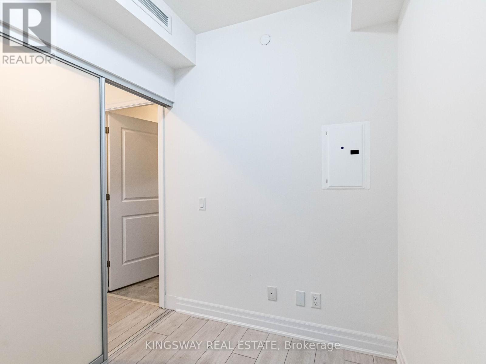 2105 - 30 Elm Drive, Mississauga, Ontario  L5B 0N3 - Photo 38 - W12889242