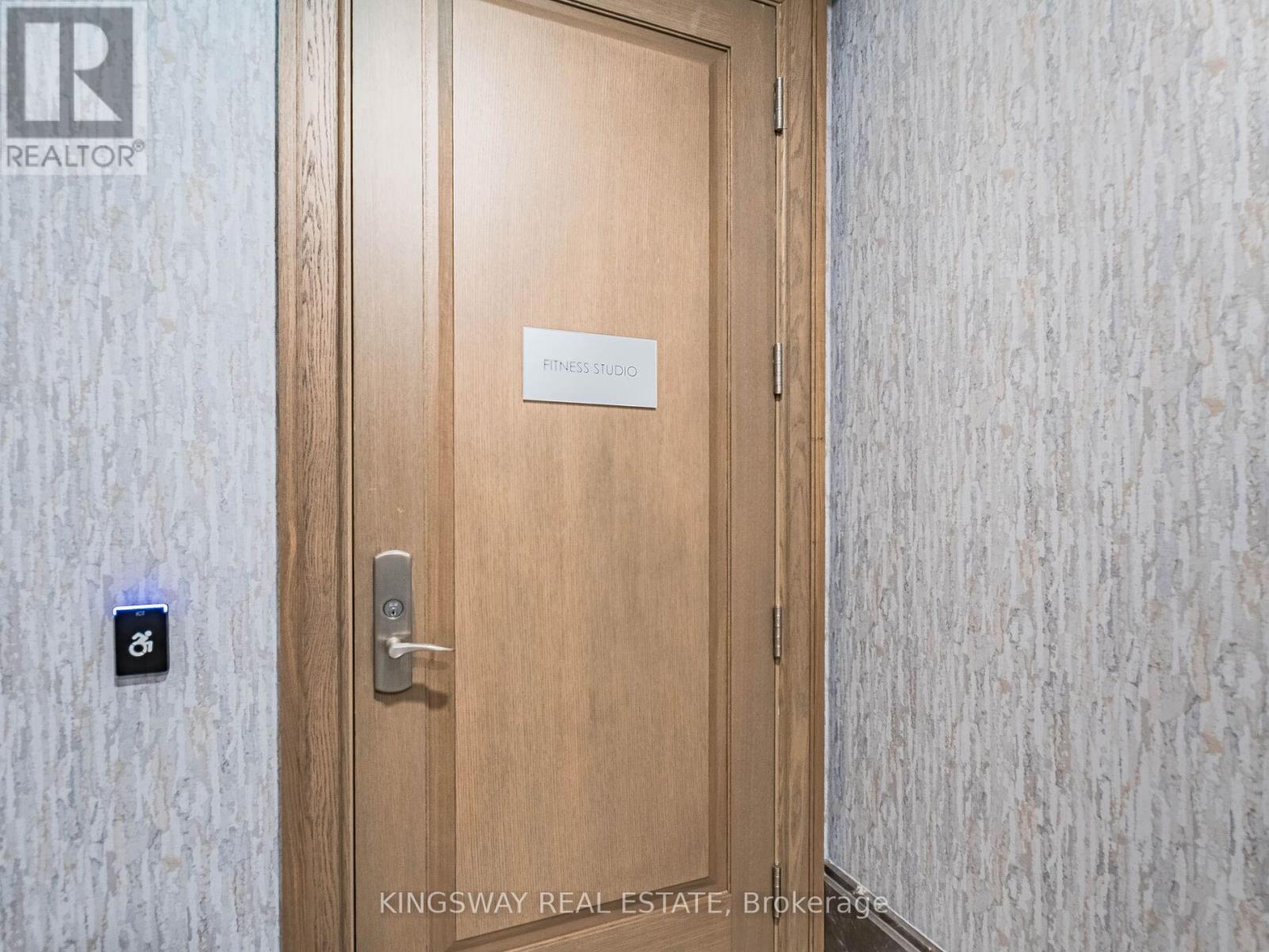 2105 - 30 Elm Drive, Mississauga, Ontario  L5B 0N3 - Photo 4 - W12889242