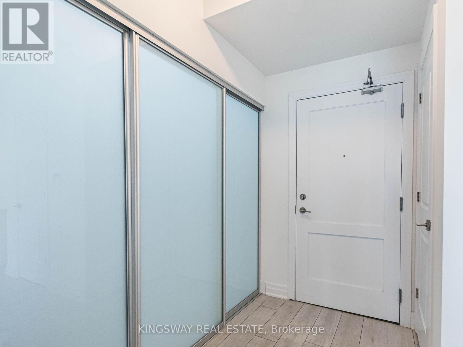 2105 - 30 Elm Drive, Mississauga, Ontario  L5B 0N3 - Photo 9 - W12889242