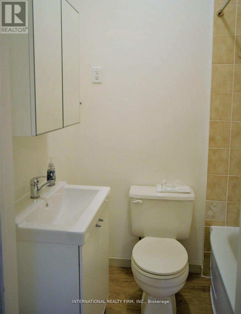 2 - 7 Thomas Street, Mississauga, Ontario  L5M 1Y4 - Photo 9 - W12889246