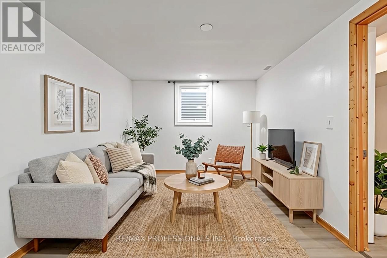 Lower - 3438 Woodhurst Crescent, Mississauga (Erin Mills), Ontario  L5L 1N4 - Photo 2 - W12889254