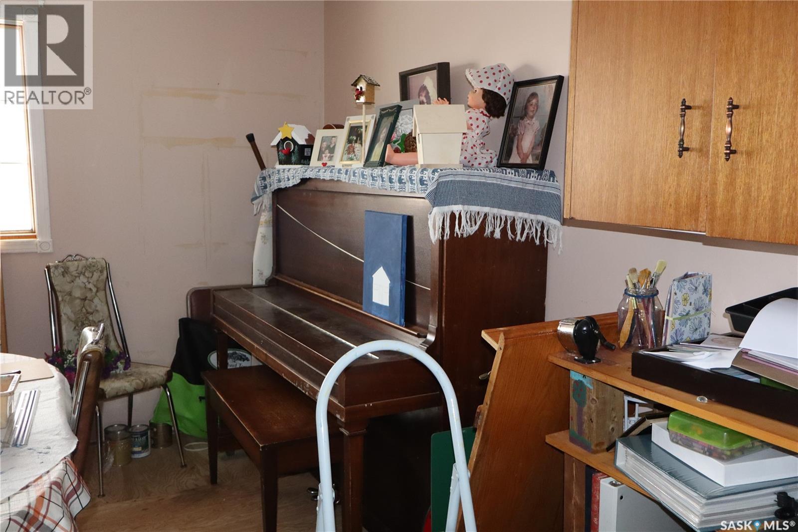 228 7th Avenue E, Gravelbourg, Saskatchewan  S0H 1X0 - Photo 10 - SK029737