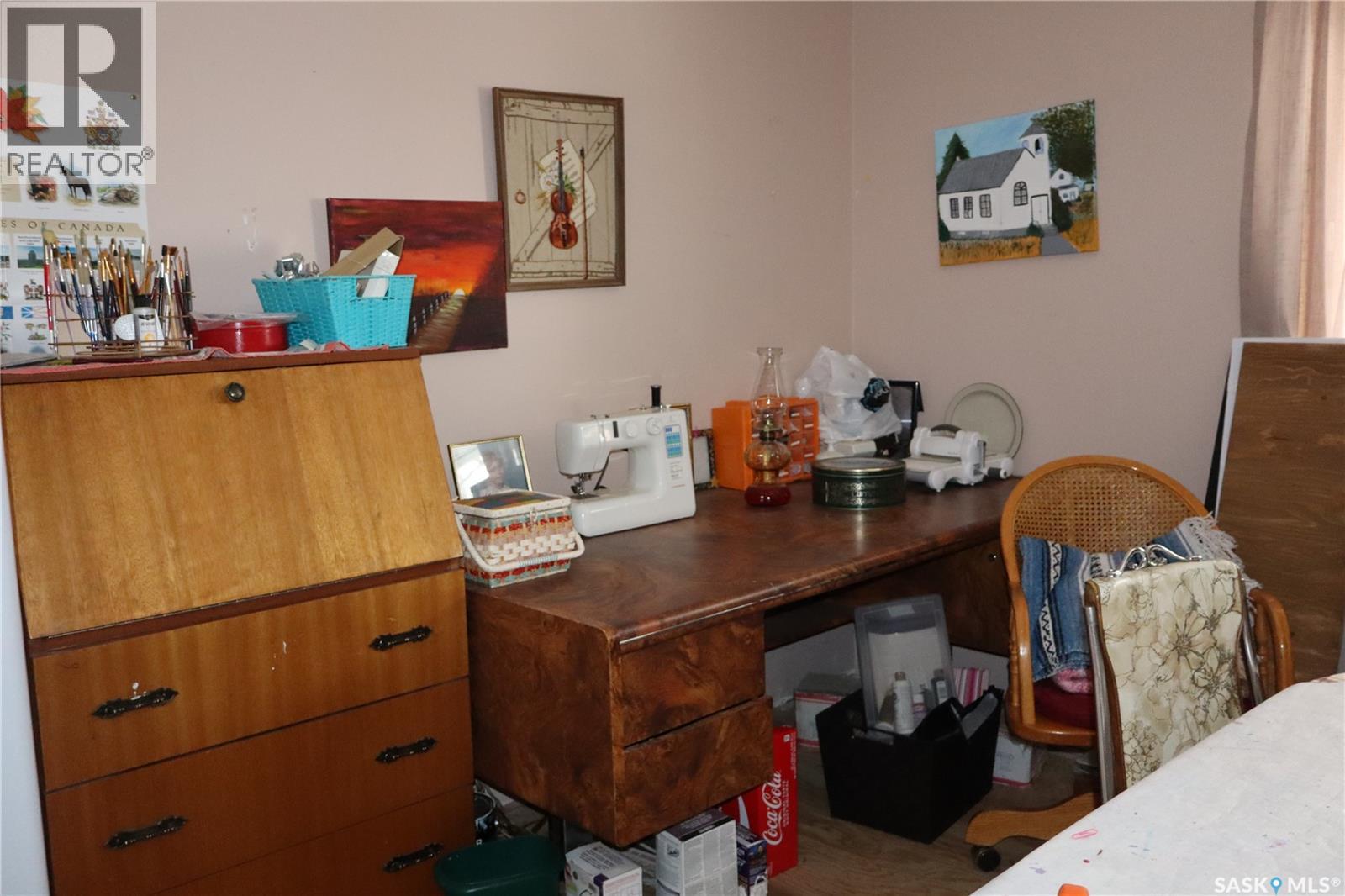 228 7th Avenue E, Gravelbourg, Saskatchewan  S0H 1X0 - Photo 12 - SK029737