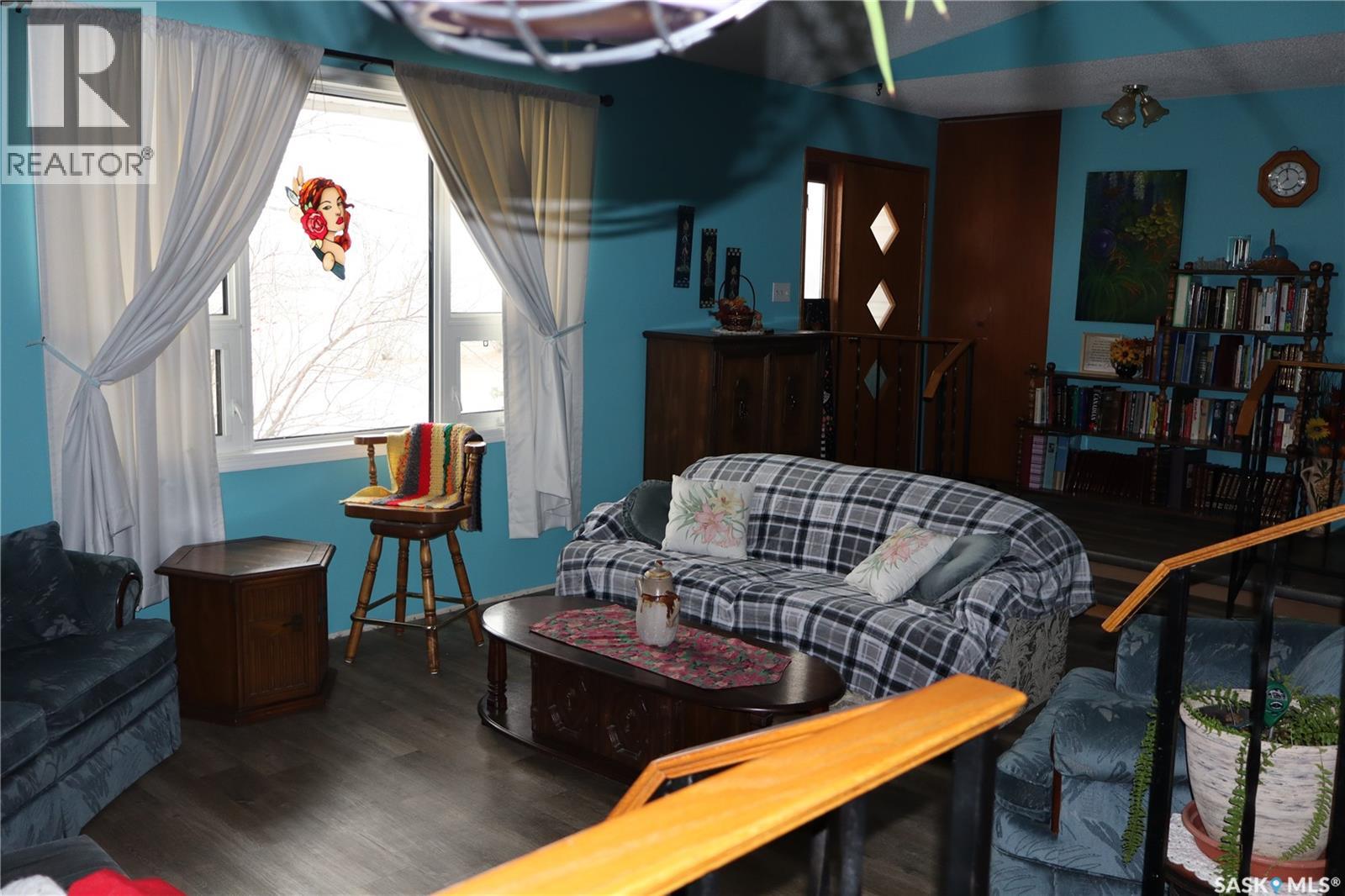 228 7th Avenue E, Gravelbourg, Saskatchewan  S0H 1X0 - Photo 15 - SK029737