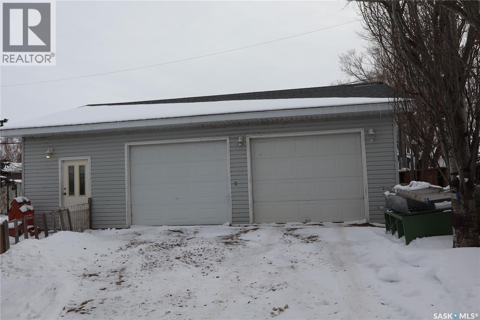 228 7th Avenue E, Gravelbourg, Saskatchewan  S0H 1X0 - Photo 3 - SK029737