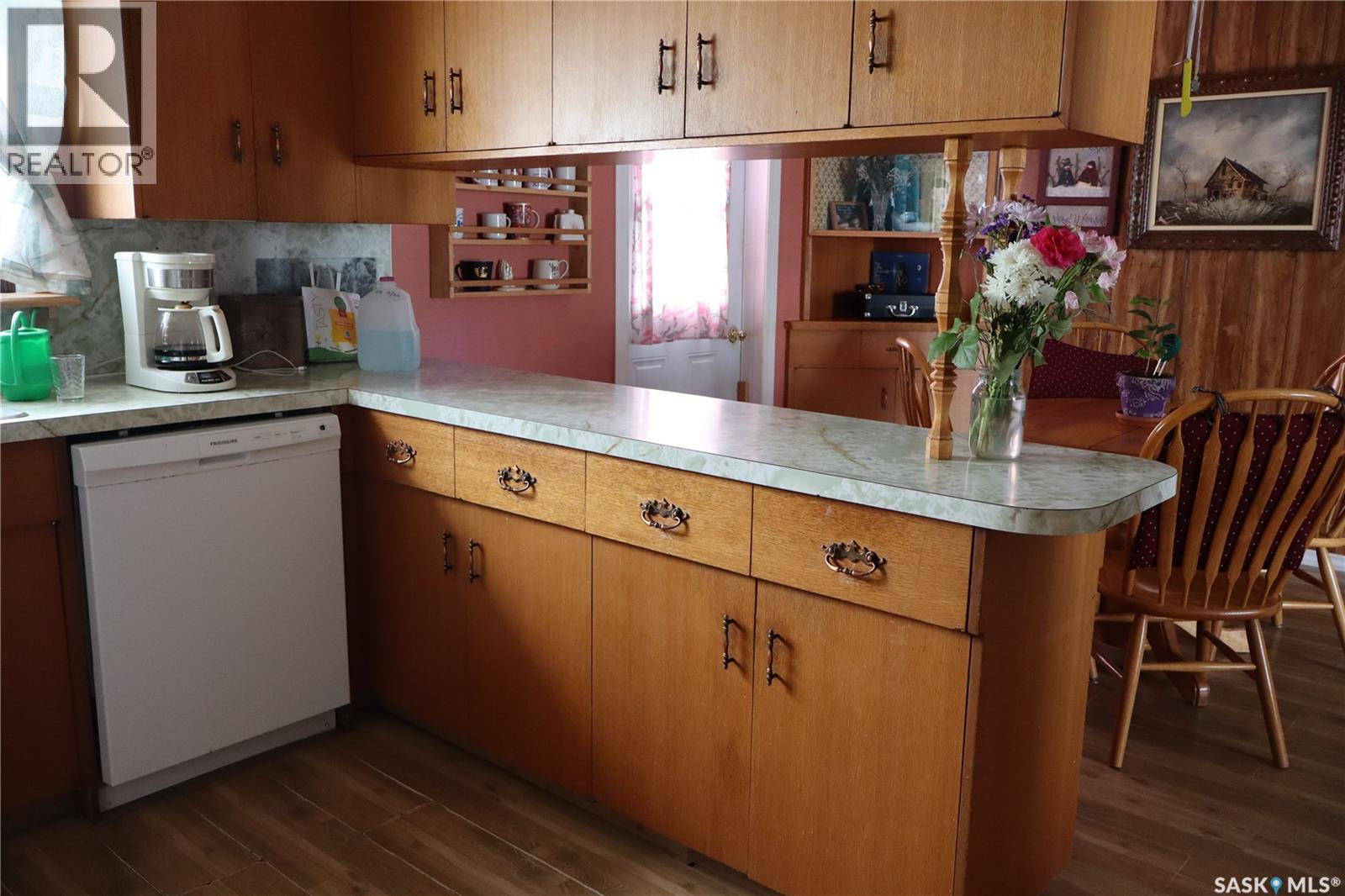 228 7th Avenue E, Gravelbourg, Saskatchewan  S0H 1X0 - Photo 4 - SK029737