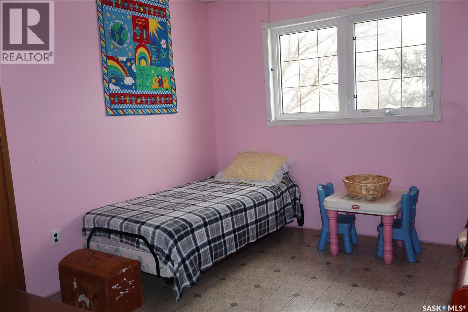 228 7th Avenue E, Gravelbourg, Saskatchewan  S0H 1X0 - Photo 19 - SK029737