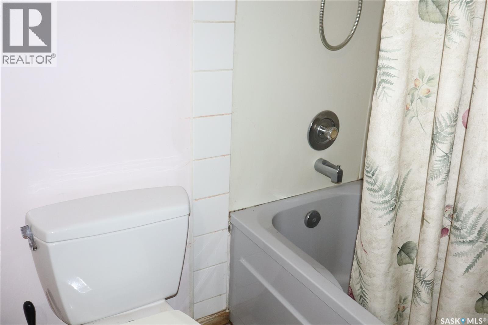 228 7th Avenue E, Gravelbourg, Saskatchewan  S0H 1X0 - Photo 30 - SK029737