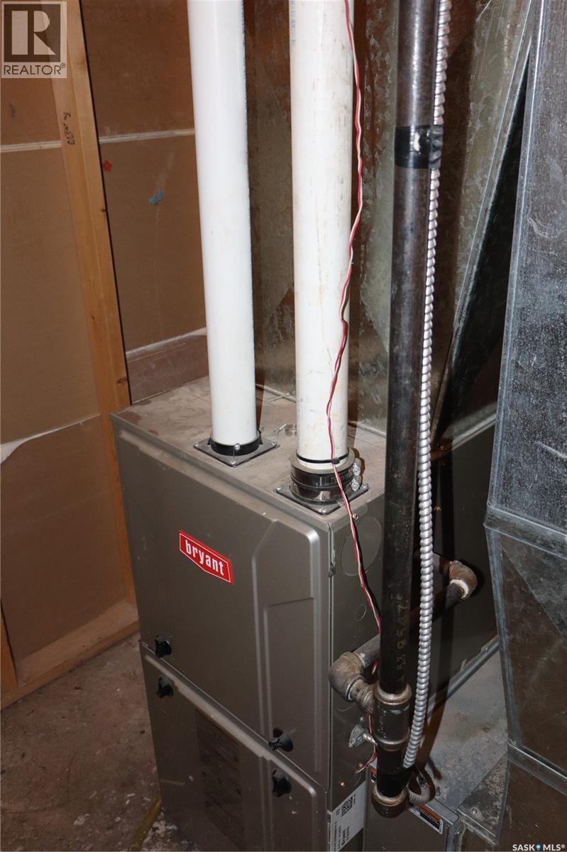 228 7th Avenue E, Gravelbourg, Saskatchewan  S0H 1X0 - Photo 46 - SK029737