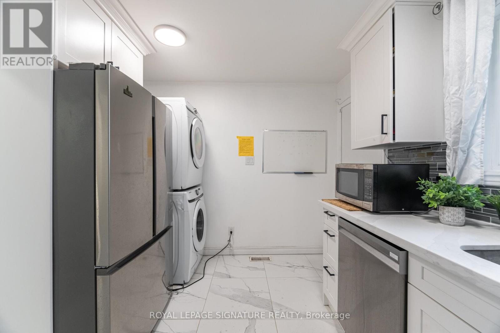 Upper - 406 Tamarack Drive S, Waterloo, Ontario  N2L 4G6 - Photo 15 - X12889232