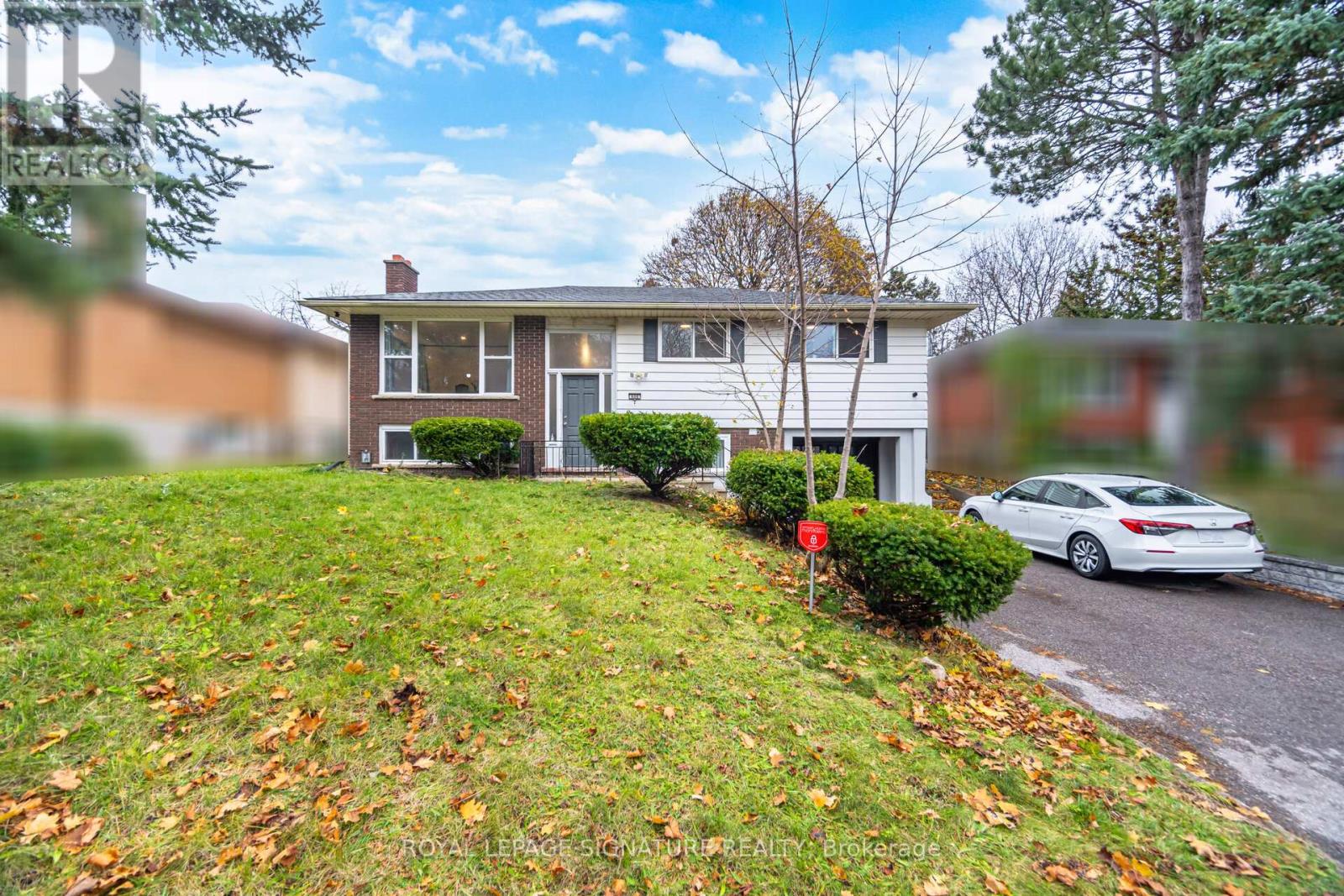 Upper - 406 Tamarack Drive S, Waterloo, Ontario  N2L 4G6 - Photo 2 - X12889232