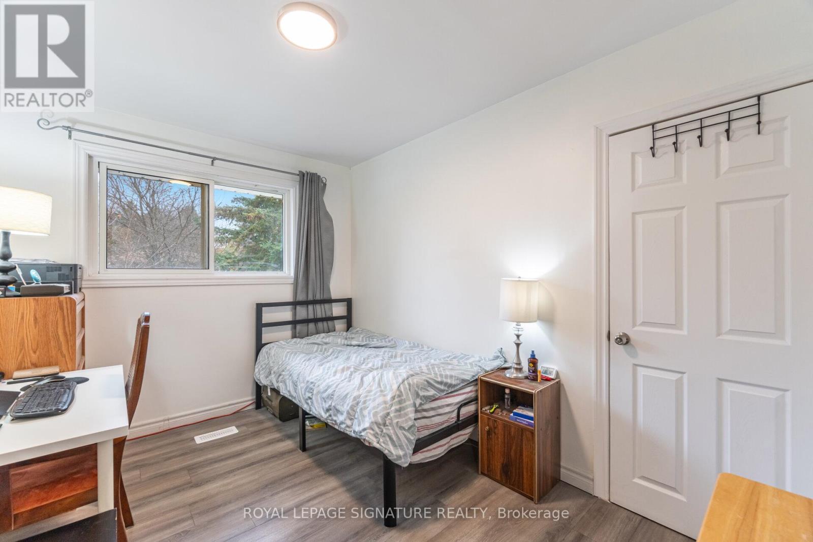 Upper - 406 Tamarack Drive S, Waterloo, Ontario  N2L 4G6 - Photo 24 - X12889232