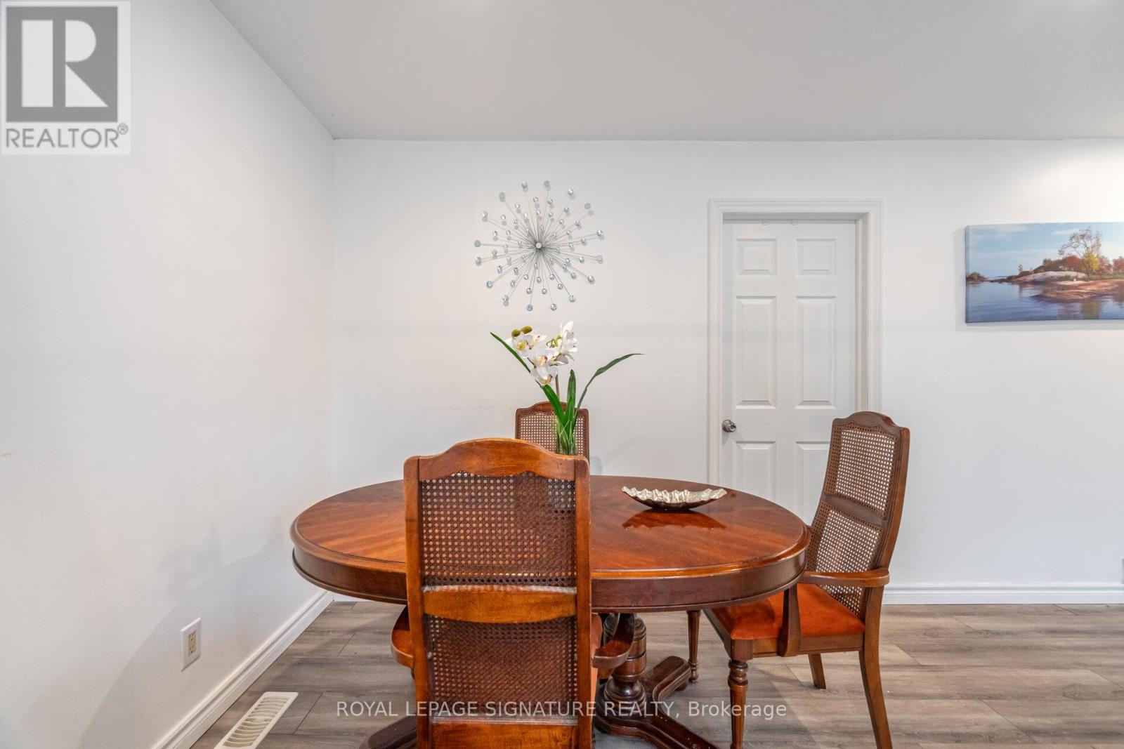 Upper - 406 Tamarack Drive S, Waterloo, Ontario  N2L 4G6 - Photo 9 - X12889232