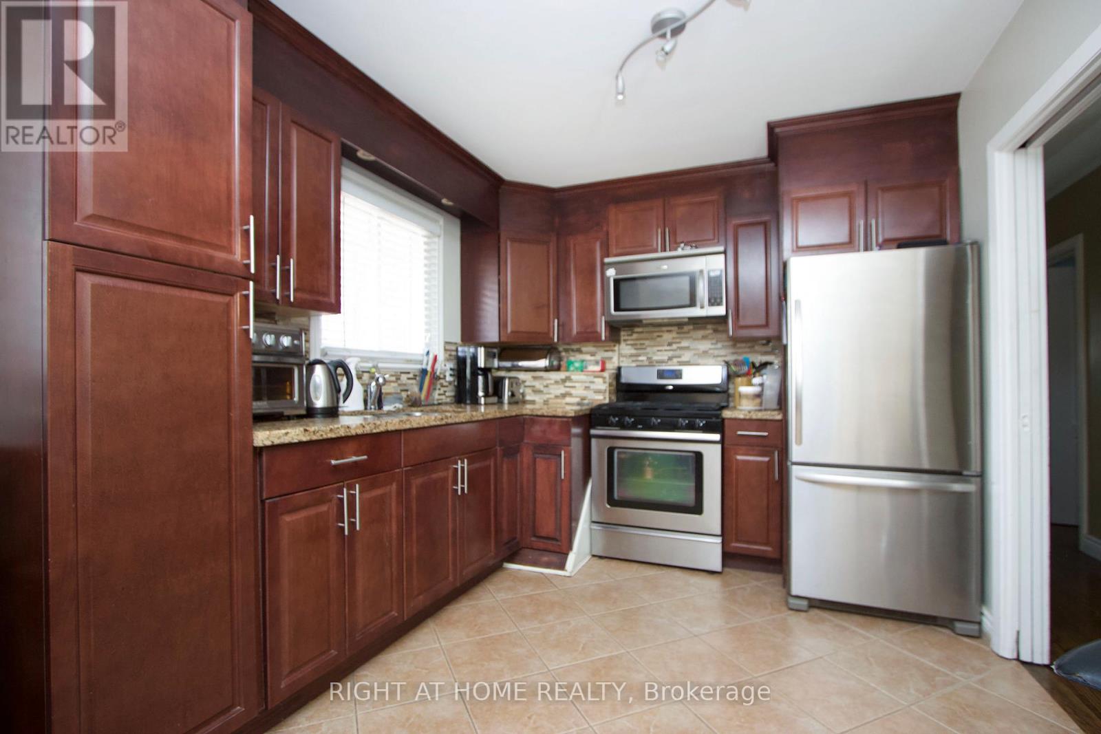 22 Sunset Road, Clarington, Ontario  L1C 2E6 - Photo 10 - E12889344