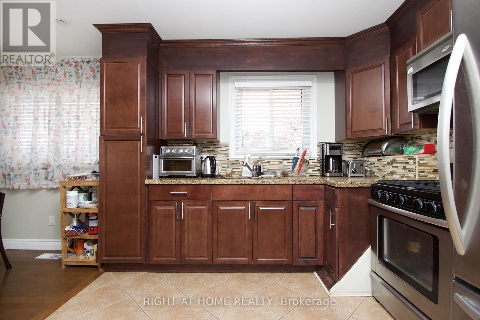 22 Sunset Road, Clarington, Ontario  L1C 2E6 - Photo 9 - E12889344